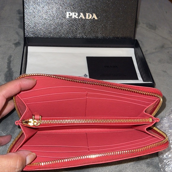 Prada Saffiano zippy long wallet excellent condition Preloved - Picture 7 of 15